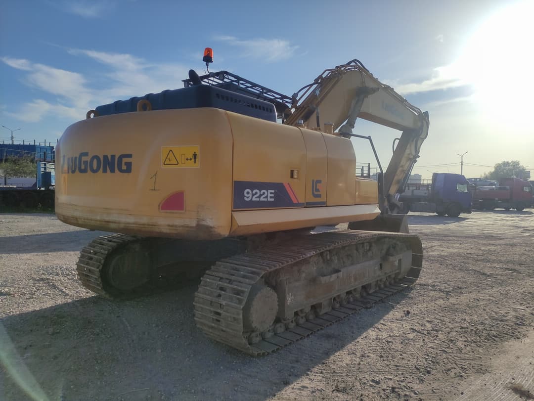 Liugong CLG922 Экскаватор - 3