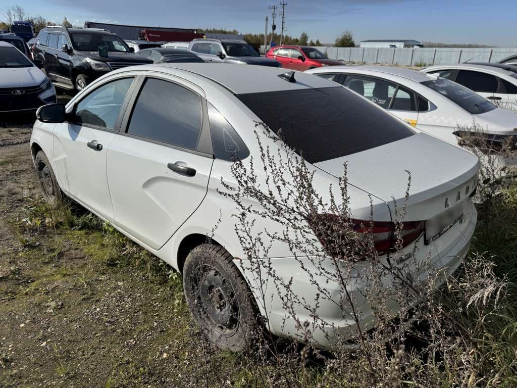 Lada Vesta седан - 4