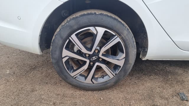 Lada Vesta седан - 10