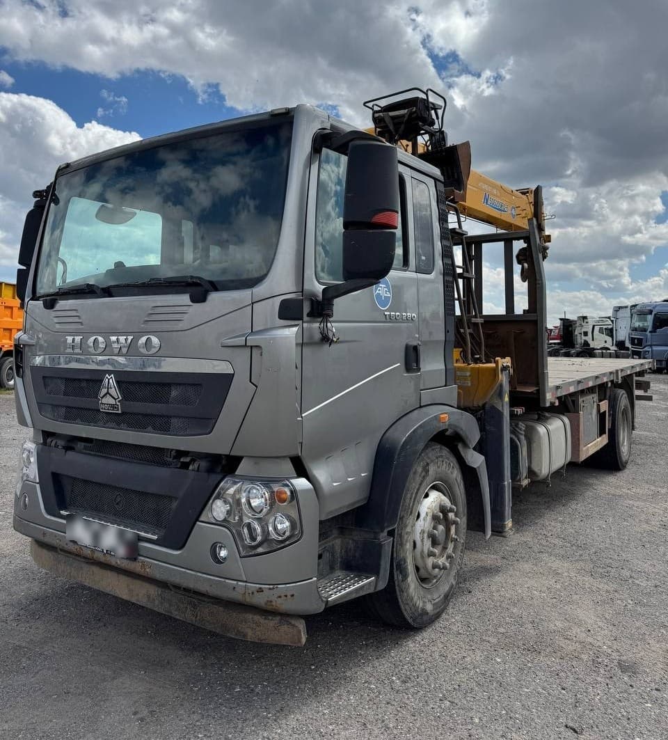 Howo T5G 4x2 Бортовой с КМУ - 1