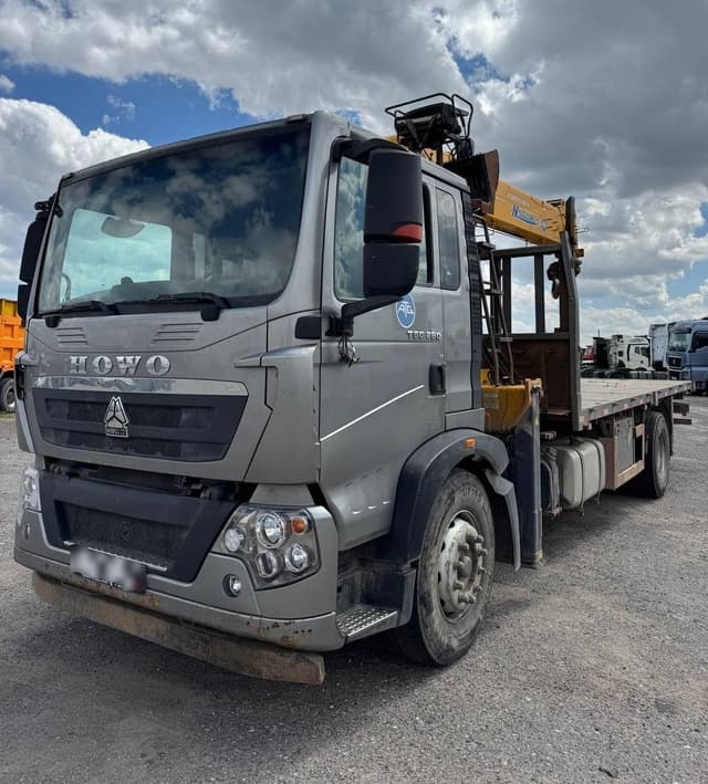Howo T5G 4x2 Бортовой с КМУ - 1