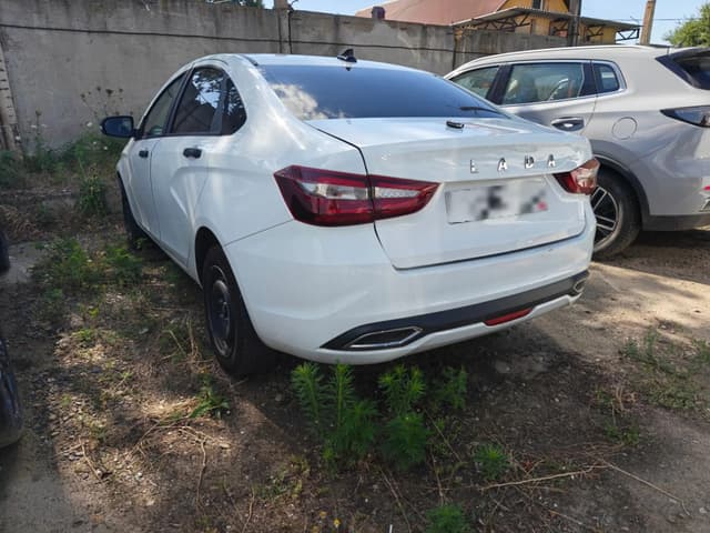 Lada Vesta седан - 4