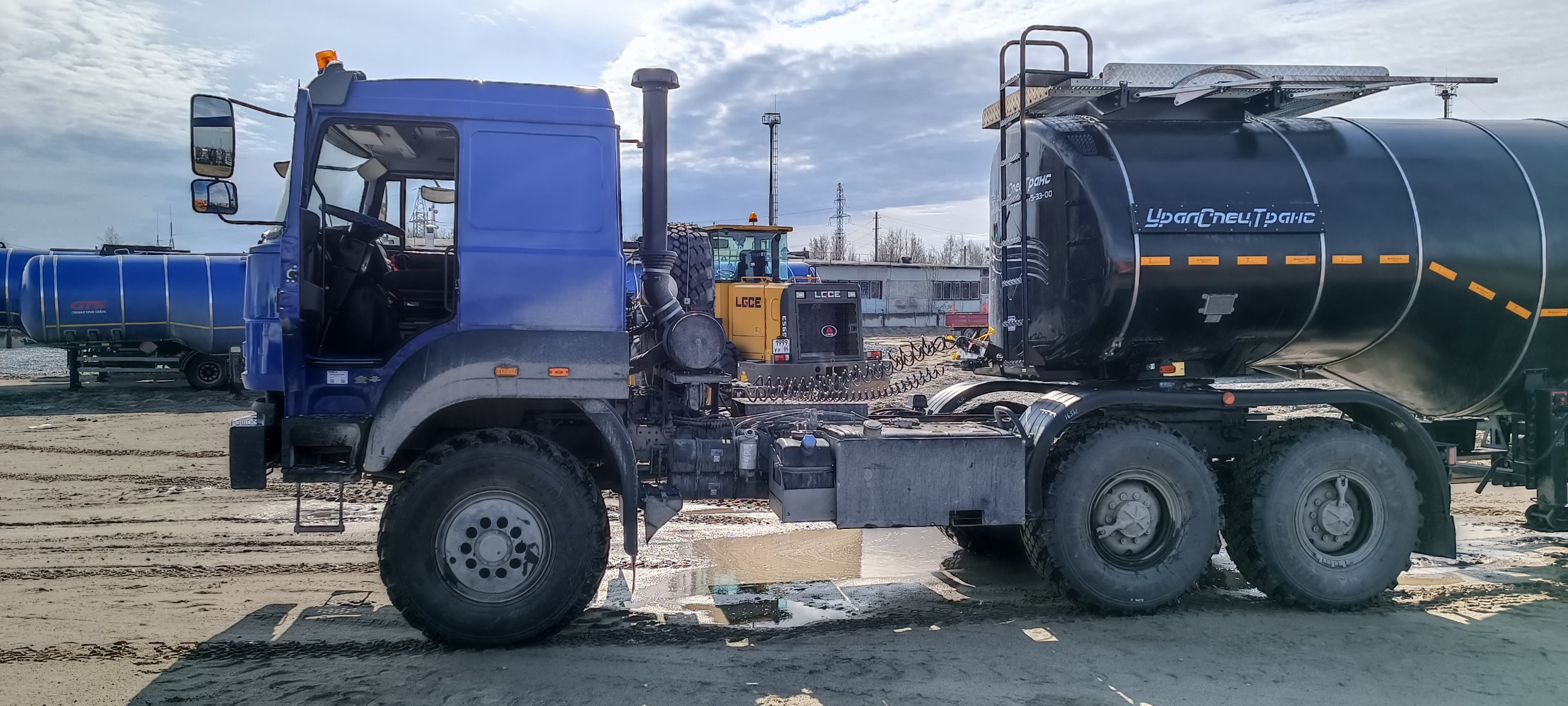 Завод Спецмаш SM* на шасси Ural 44202 6x6 Седельный тягач - 4