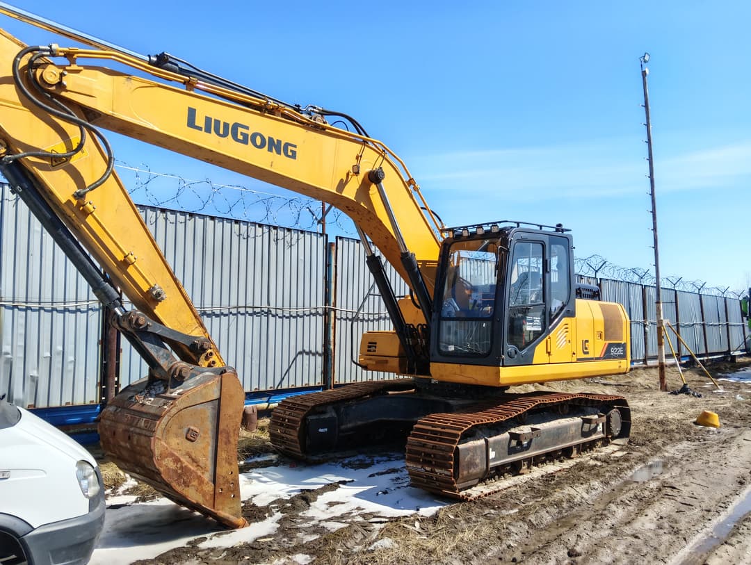 Liugong CLG922 Экскаватор - 1