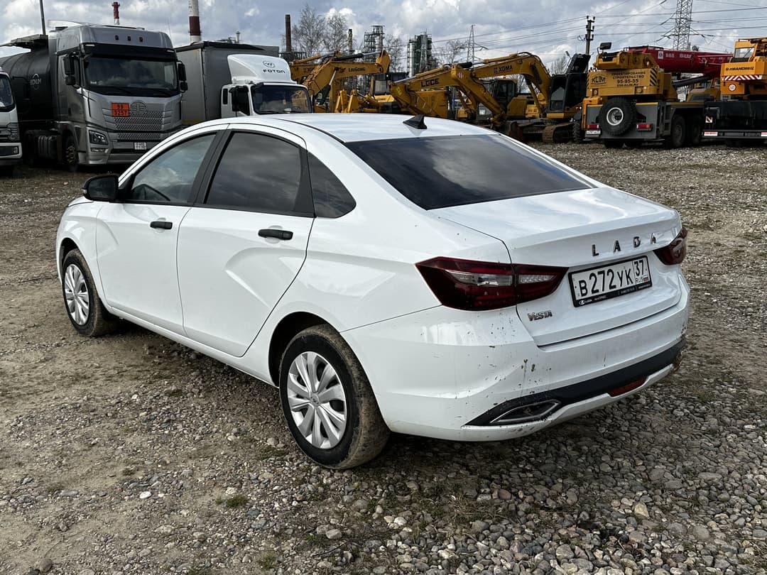 Lada Vesta седан - 4