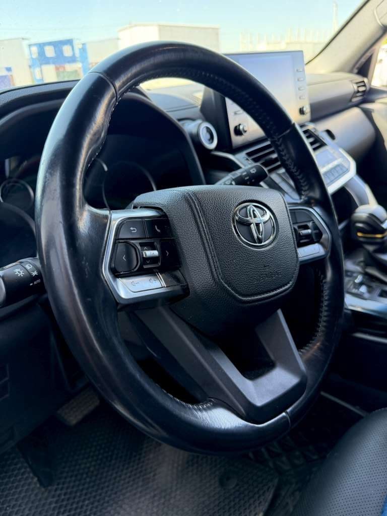 Toyota Land Cruiser 300 - 6
