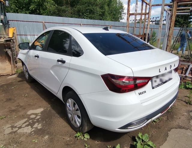 Lada Vesta седан - 4