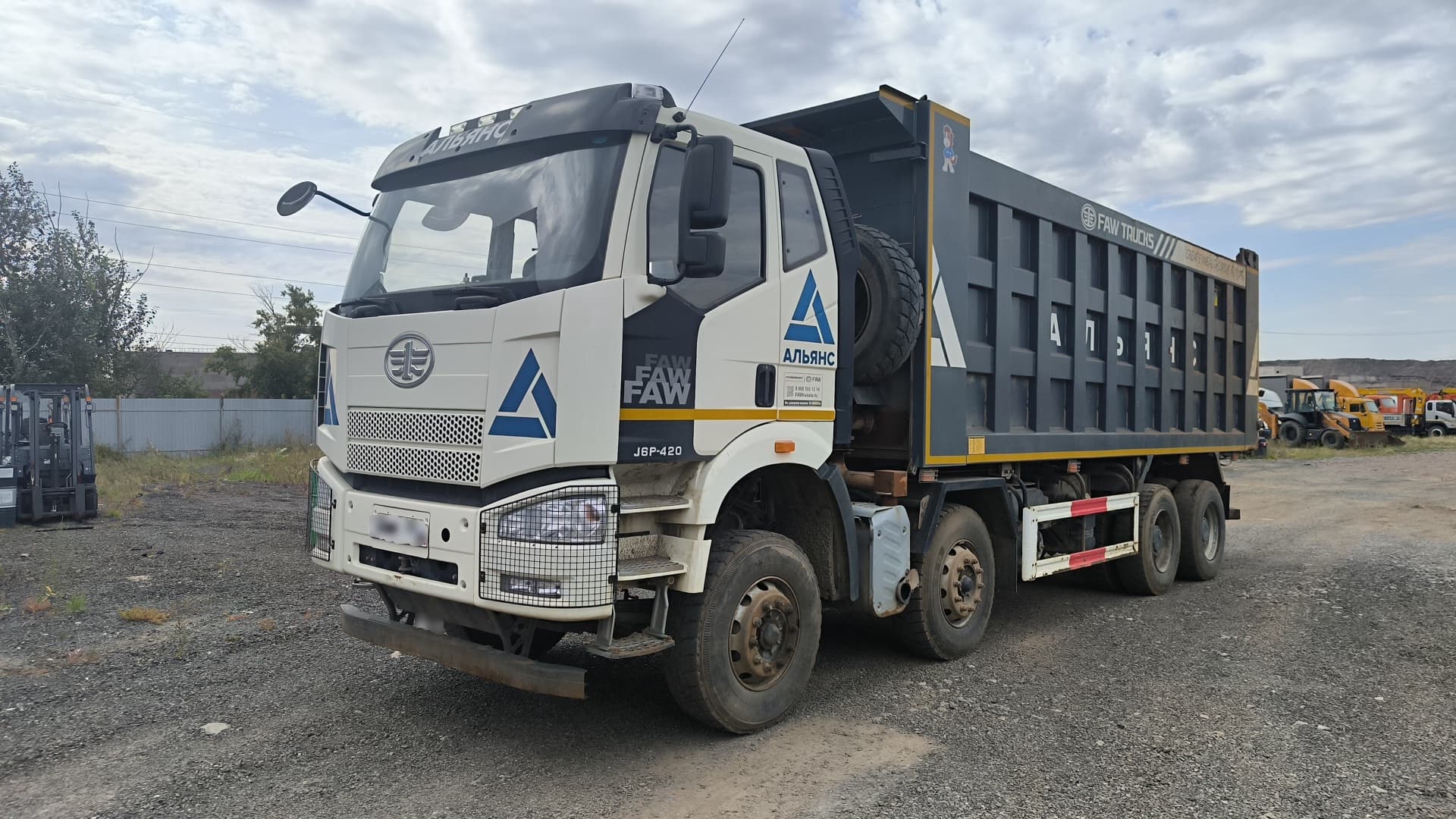 FAW J6 8x4 Самосвал - 1