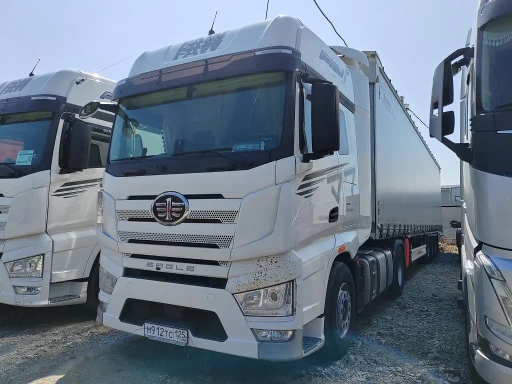 FAW J7 4x2 Седельный тягач - 1