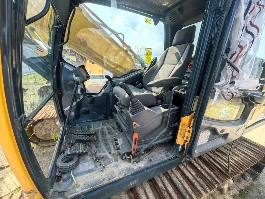 Hyundai R300 Экскаватор - 4