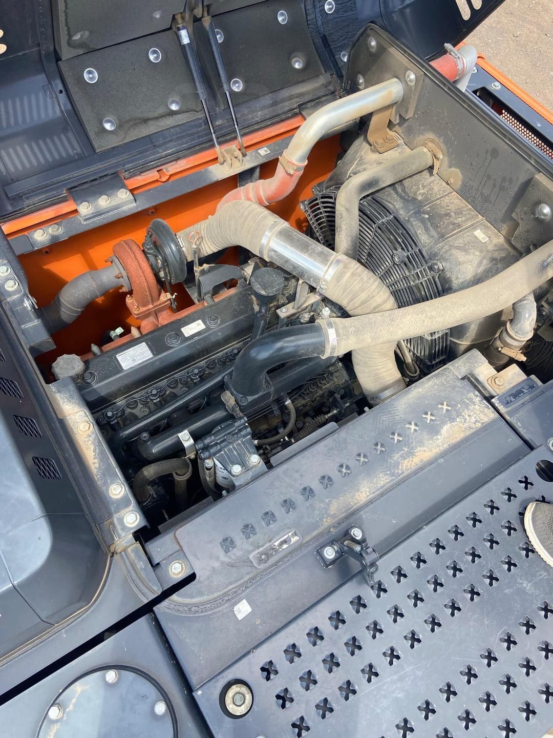 Doosan DX225 Экскаватор - 8