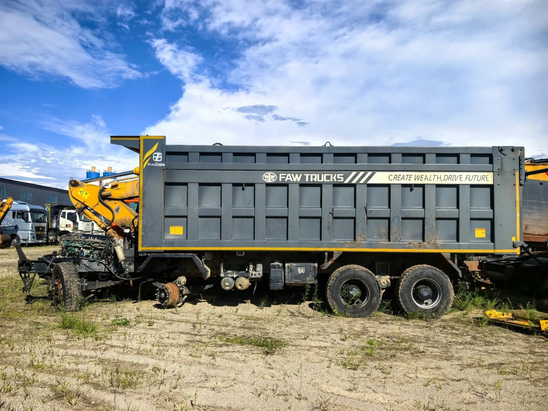 FAW J6 8x4 Самосвал - 5