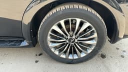 Infiniti QX80 - 10