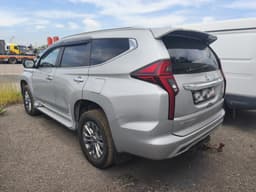 Mitsubishi Pajero Sport - 4