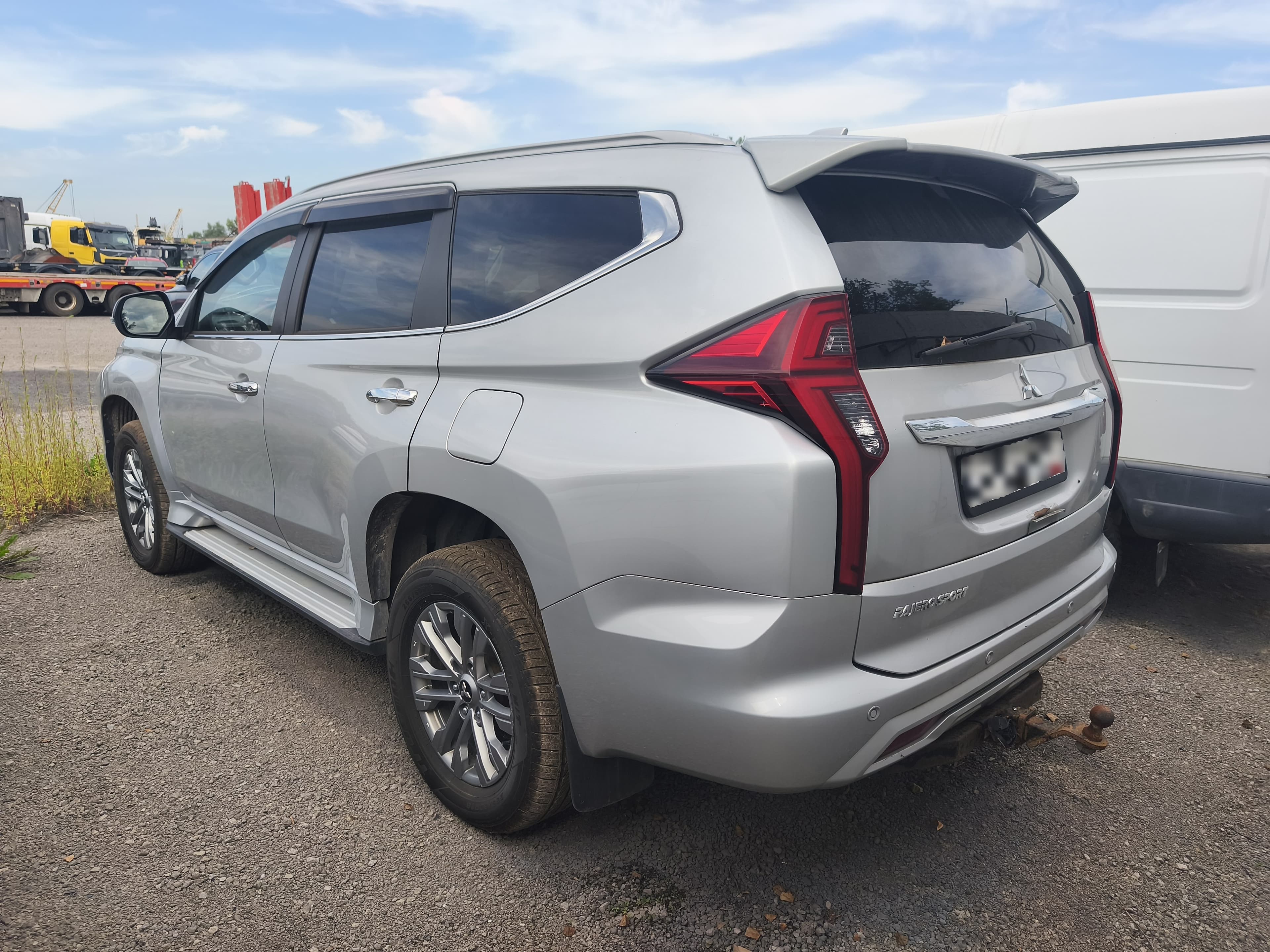 Mitsubishi Pajero Sport - 4