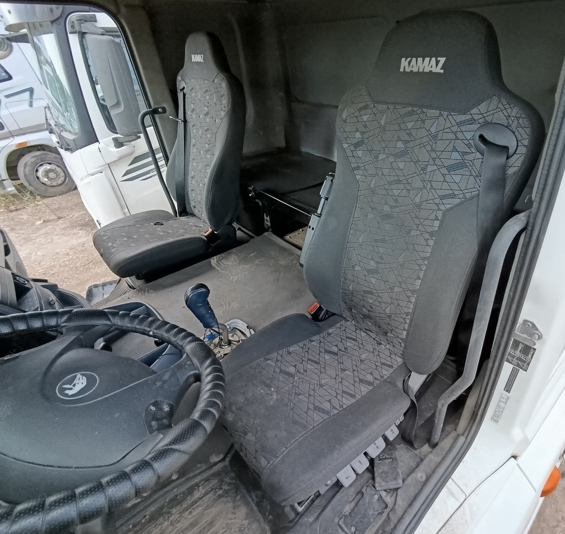 Камаз M1840 4x2 Седельный тягач - 6