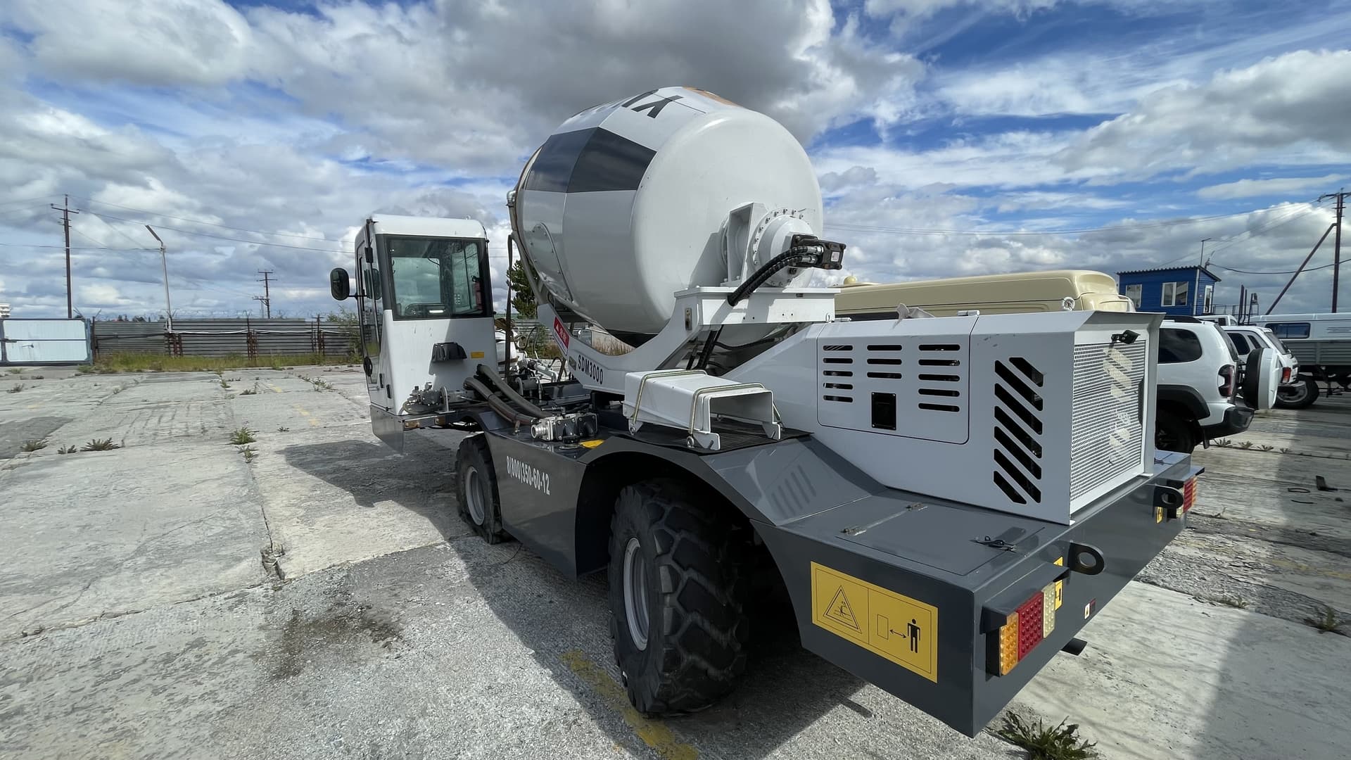 Yugong SDM* Автобетоносмеситель с самозагрузкой - 4