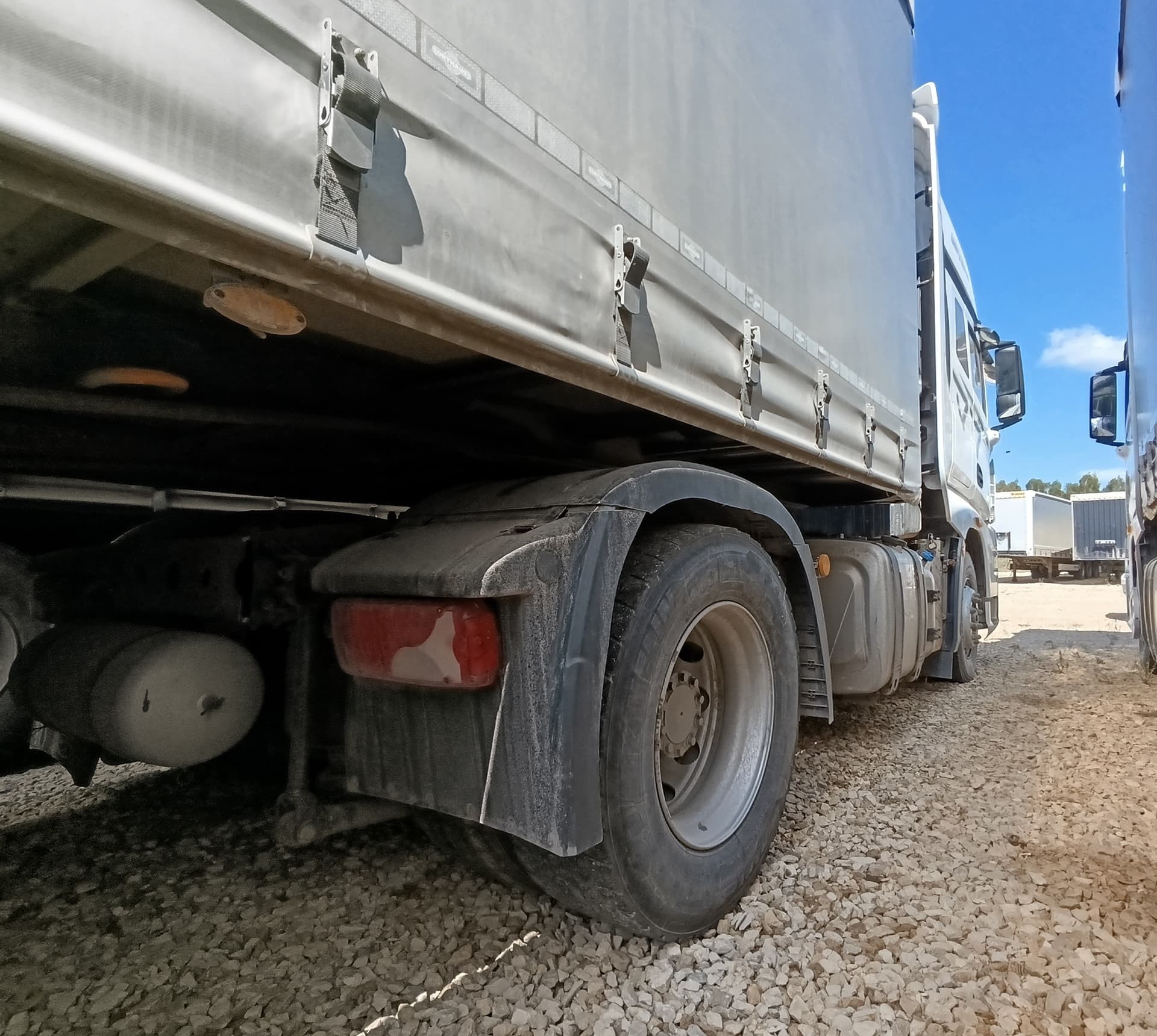 FAW J7 4x2 Седельный тягач - 3