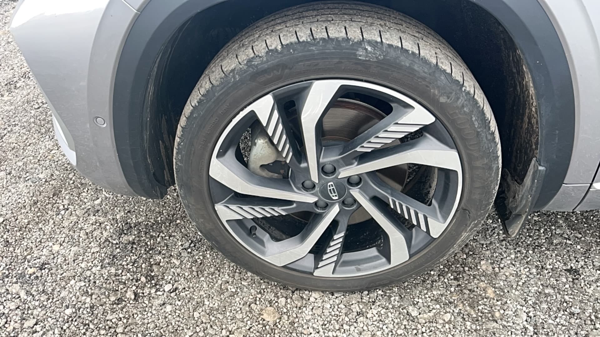 Geely Monjaro - 10