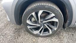Geely Monjaro - 10