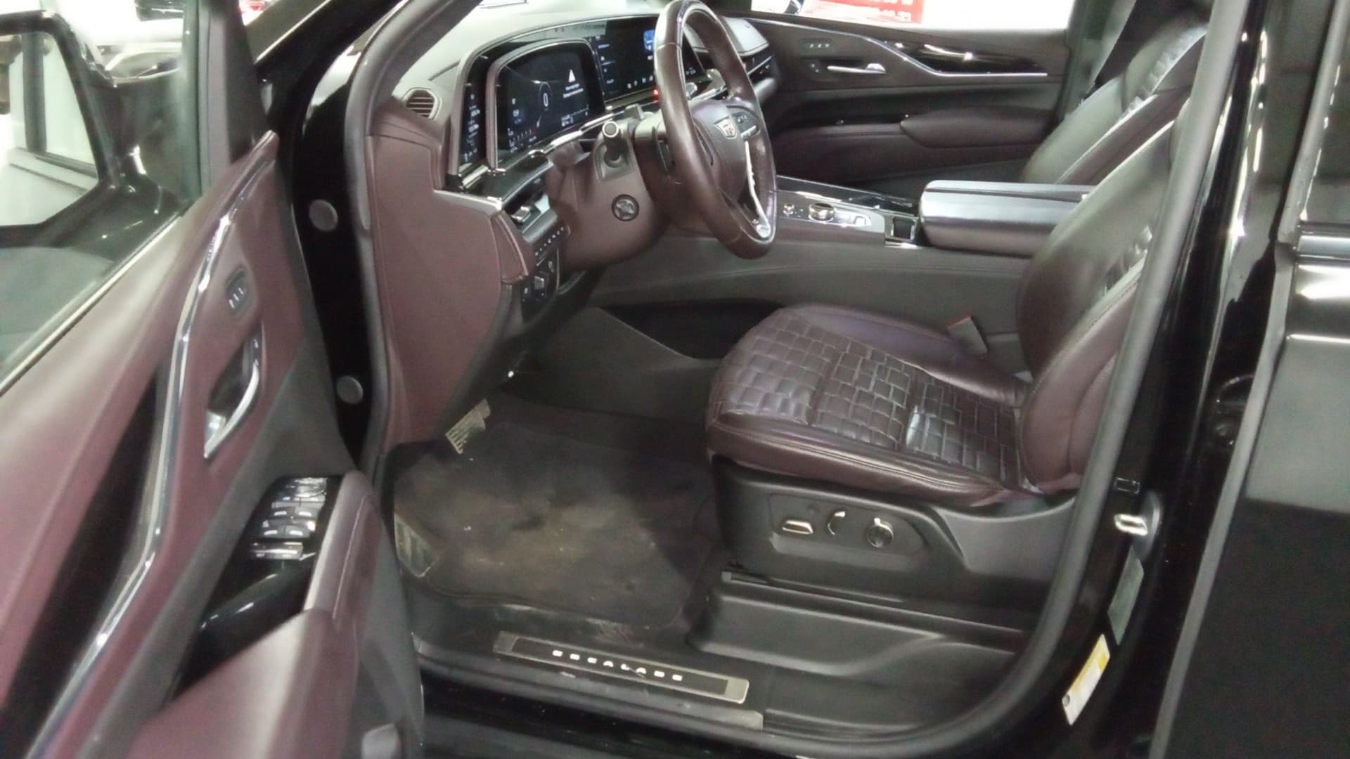 Cadillac Escalade - 6