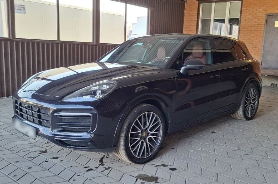 Porsche Cayenne - 1