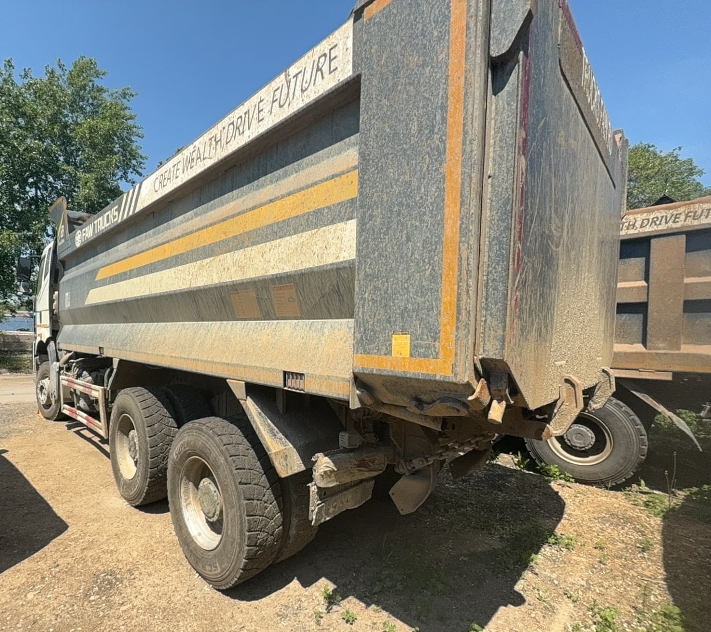 FAW J6* 6x4 Самосвал - 4
