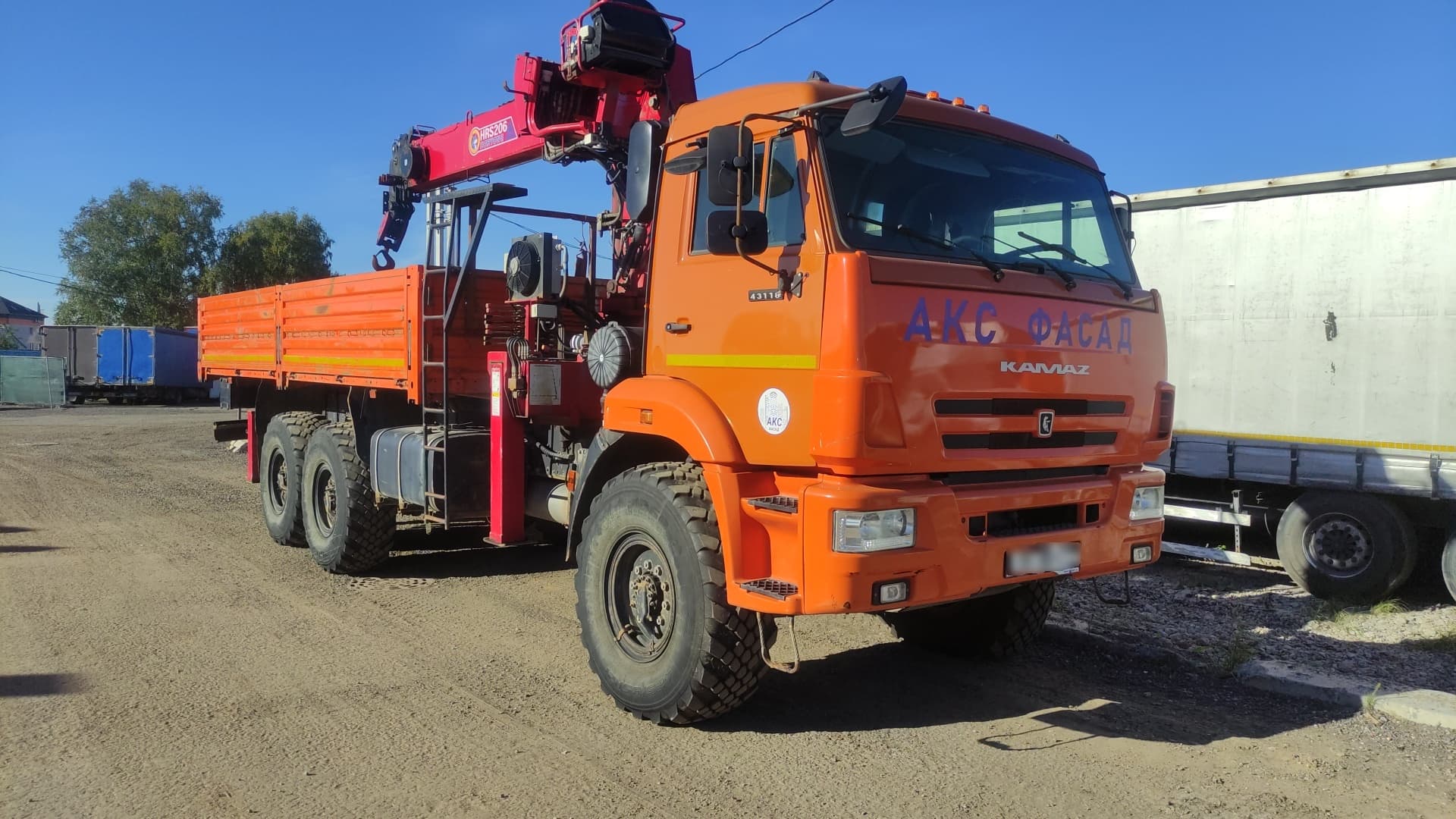 Кран Центр "Камаз" 659100 на шасси КамАЗ 43118 6x6 Бортовой с КМУ - 2