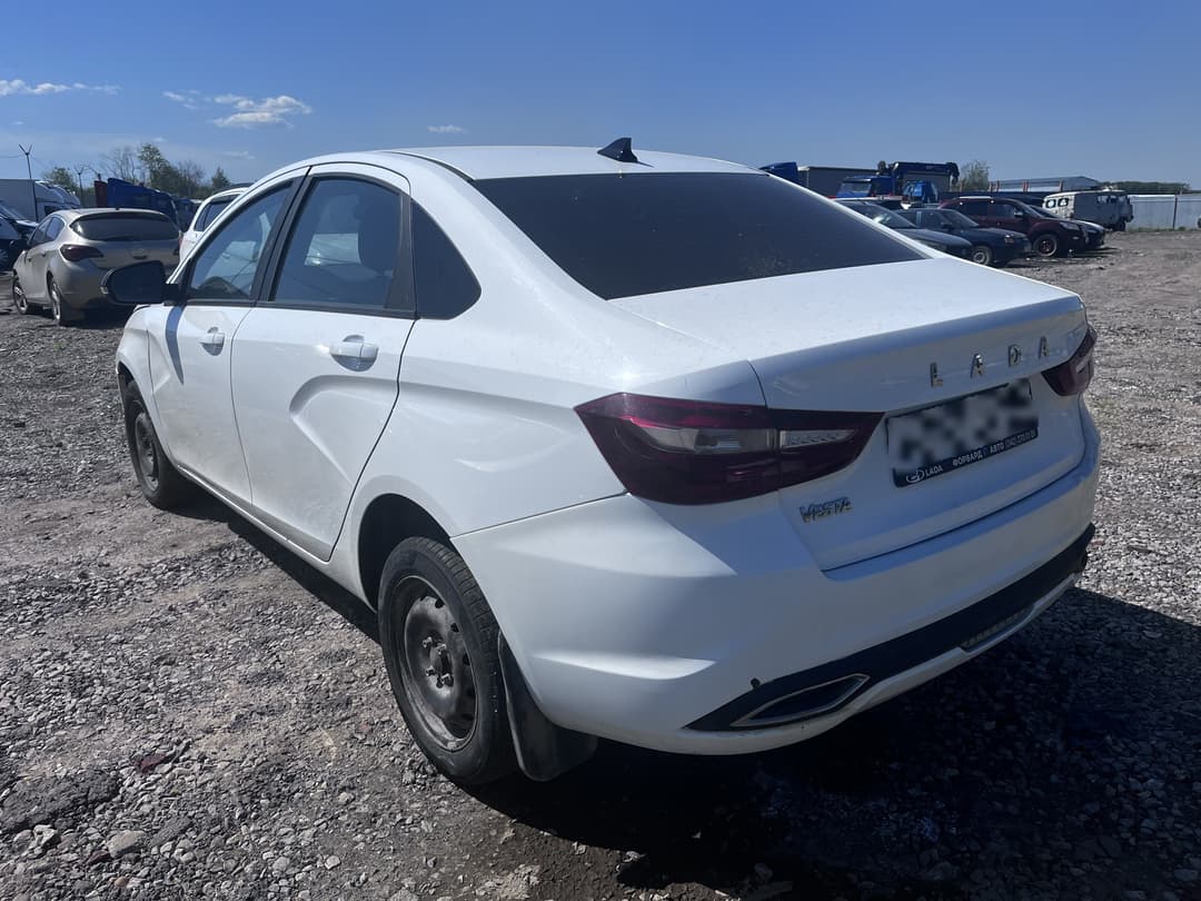 Lada Vesta седан - 4