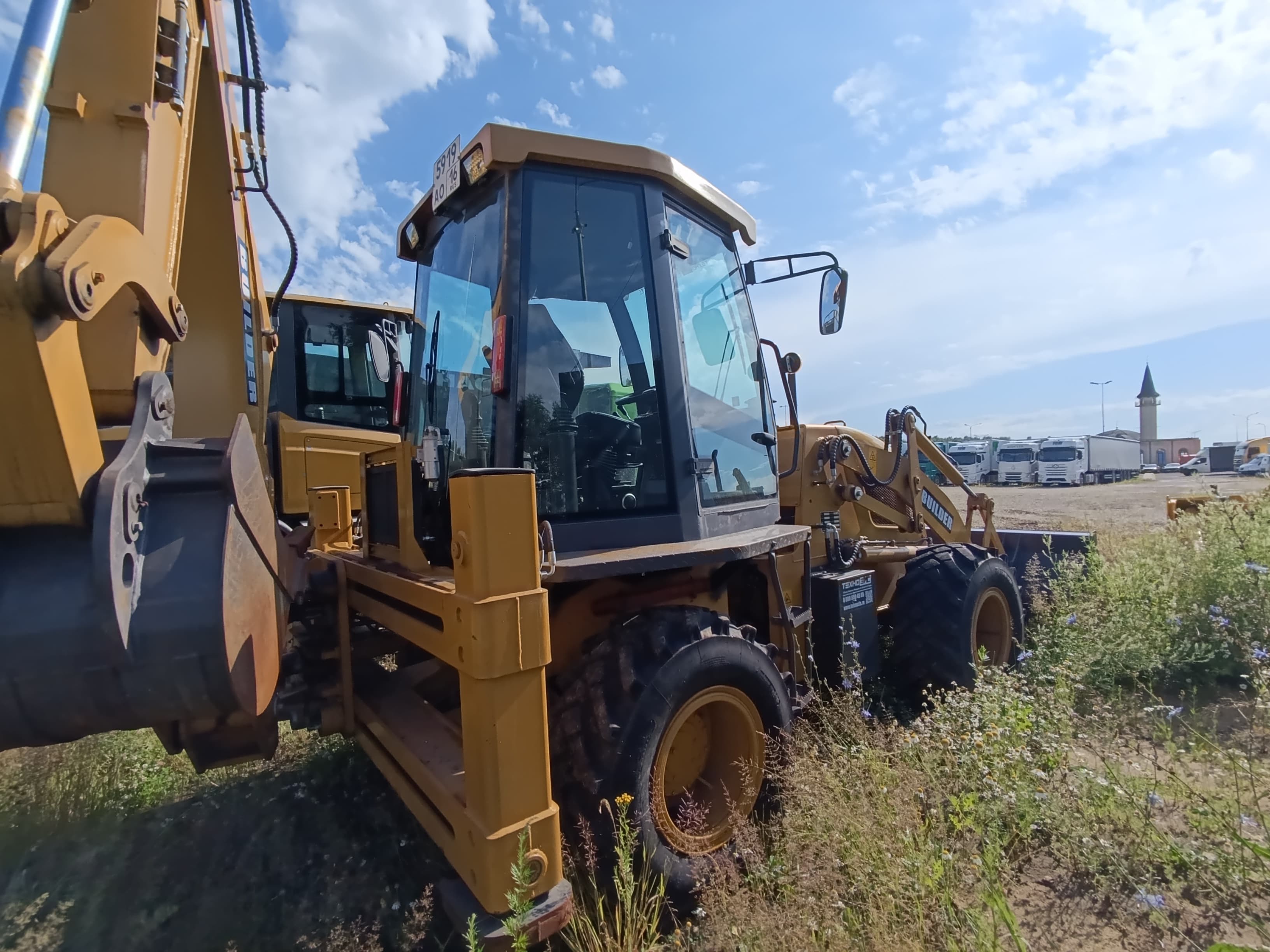 Builder BL30 Экскаватор-погрузчик - 3