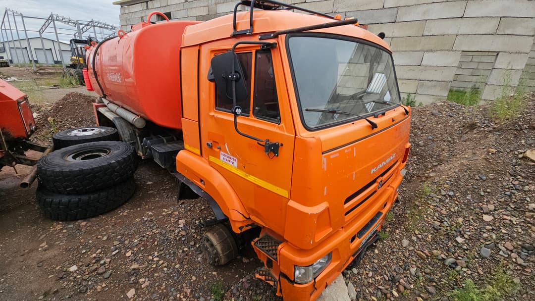 Уралспецтранс 5453* на шасси КамАЗ 6522 6x6 Автоцистерна нефтепромысловая - 1