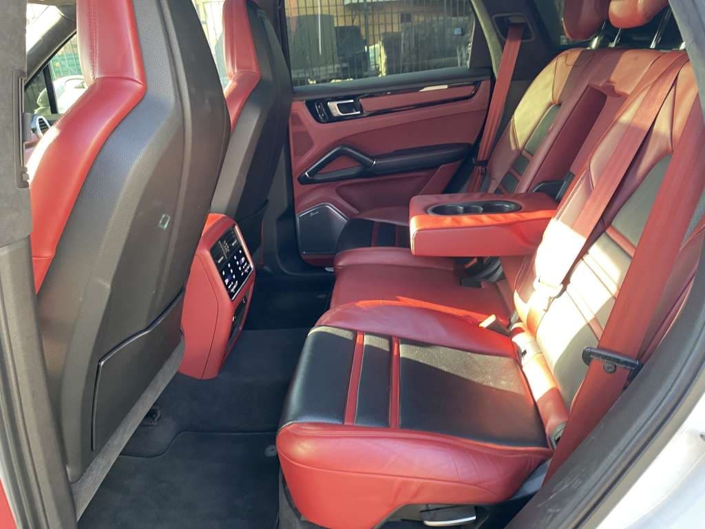 Porsche Cayenne - 9