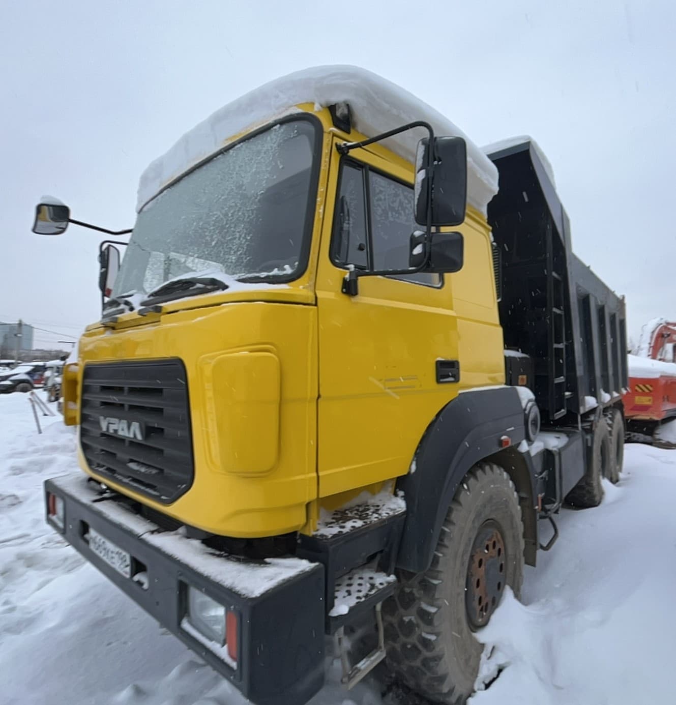 Завод Спецмаш SM02* на шасси Ural 6370 6x6 Самосвал - 1
