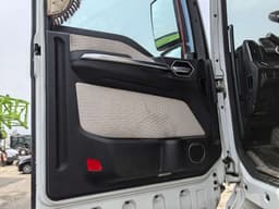 Sitrak C7H 4x2 Седельный тягач - 8