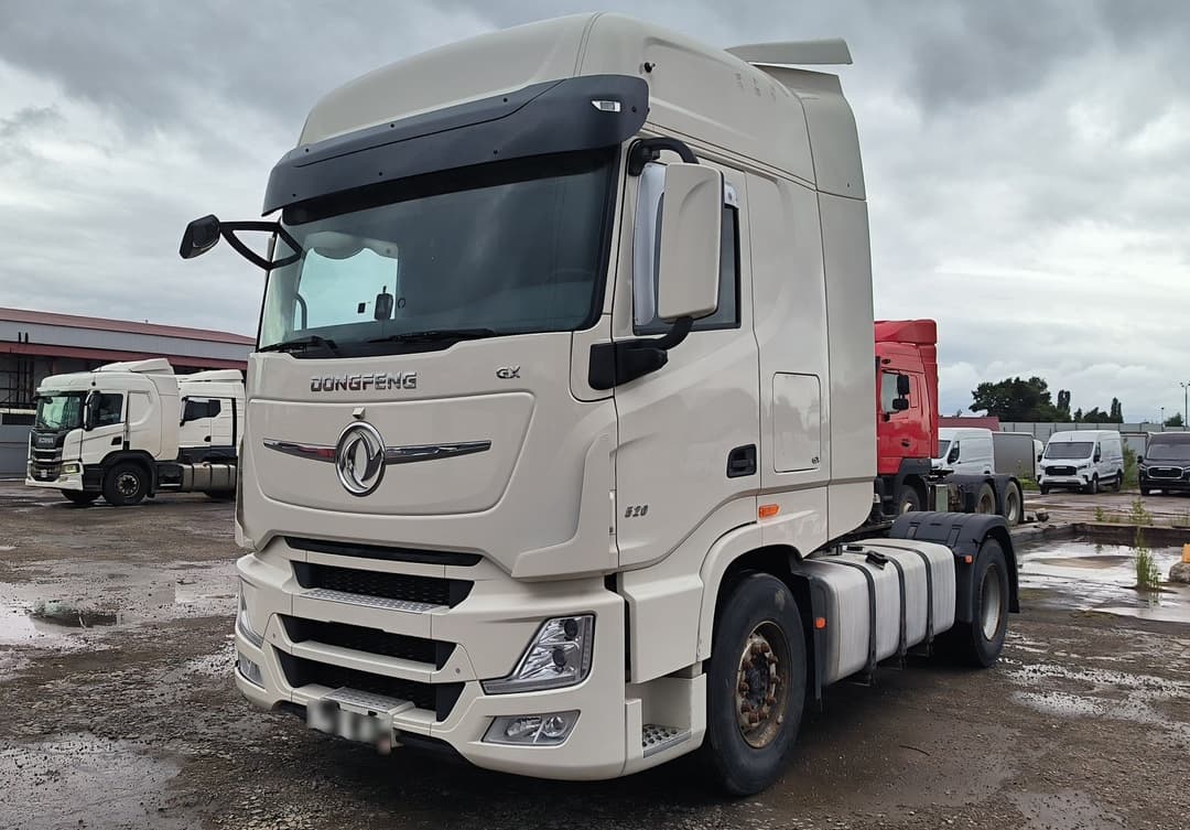Dongfeng DFH 4x2 Седельный тягач - 1