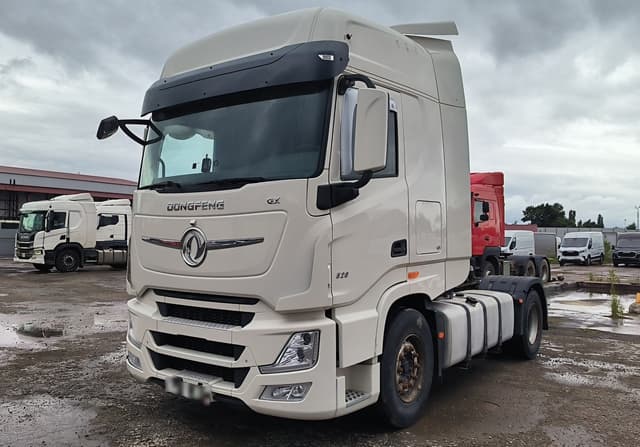 Dongfeng DFH 4x2 Седельный тягач - 1
