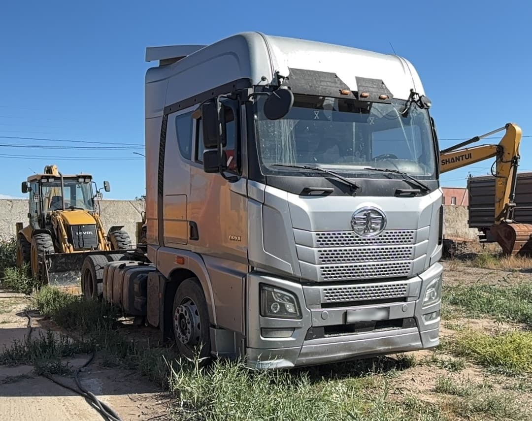 FAW JH6 4x2 Седельный тягач - 2