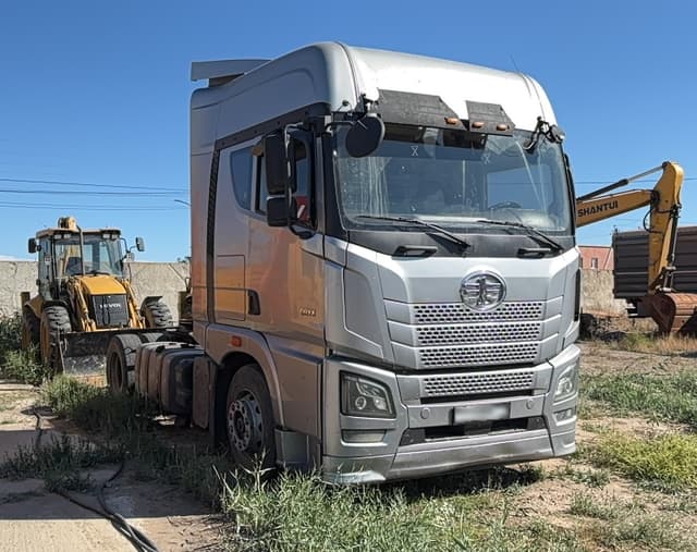 FAW JH6 4x2 Седельный тягач - 2