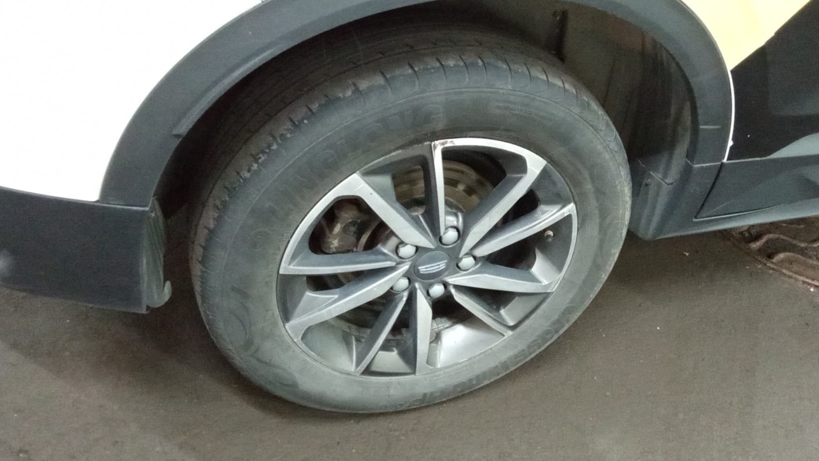Geely Coolray - 10