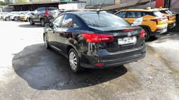 Ford Focus Sedan - 4