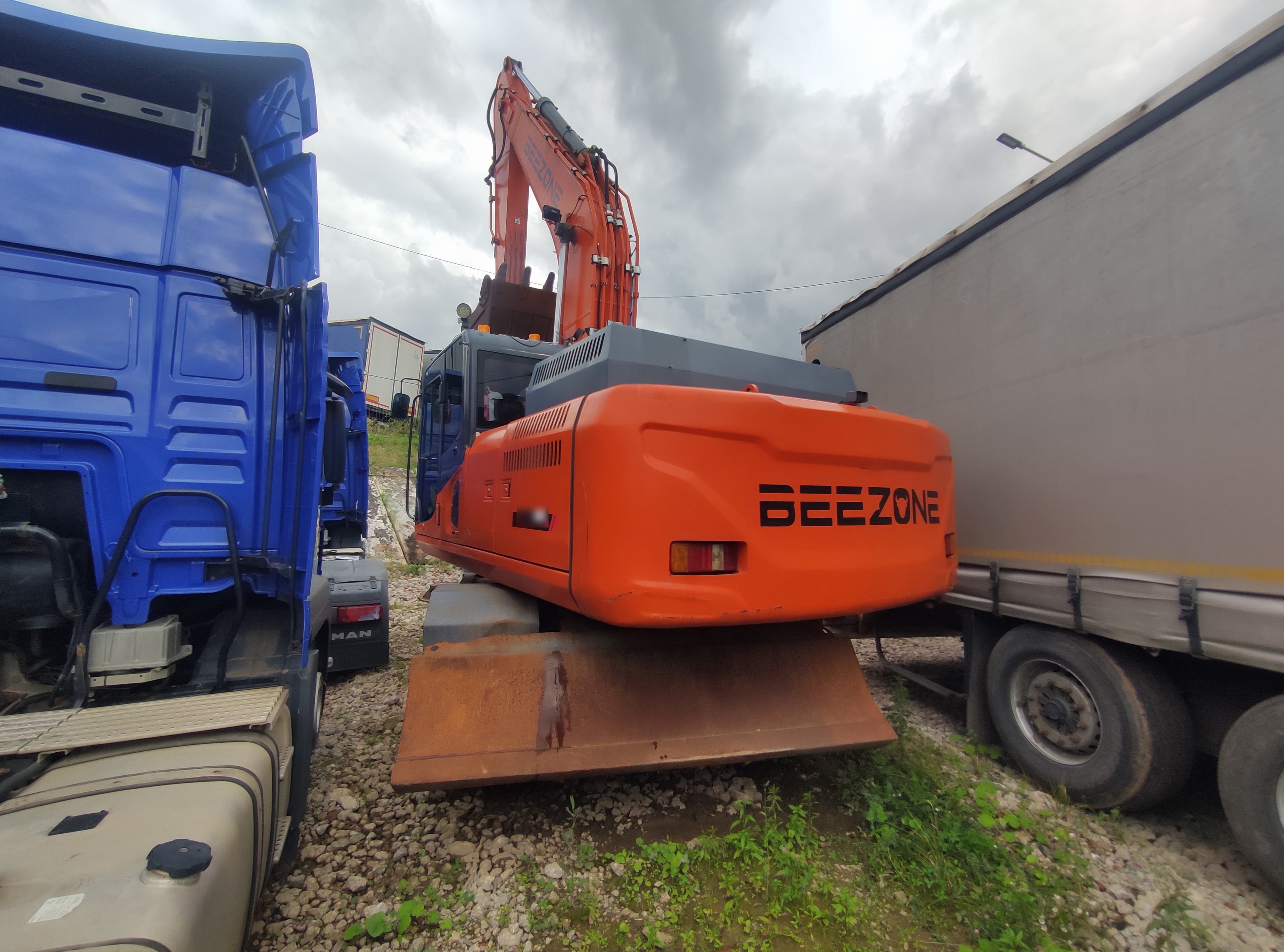 Beezone BX215* Экскаватор колесный - 4