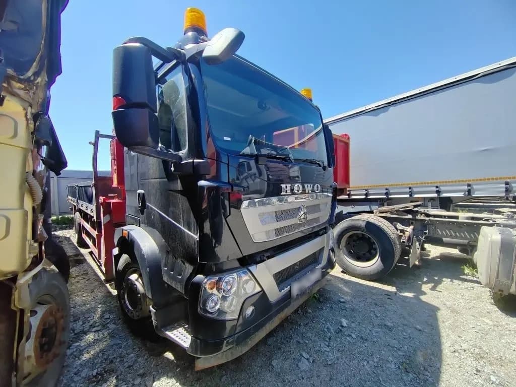 Howo T5G 4x2 Бортовой с КМУ - 2