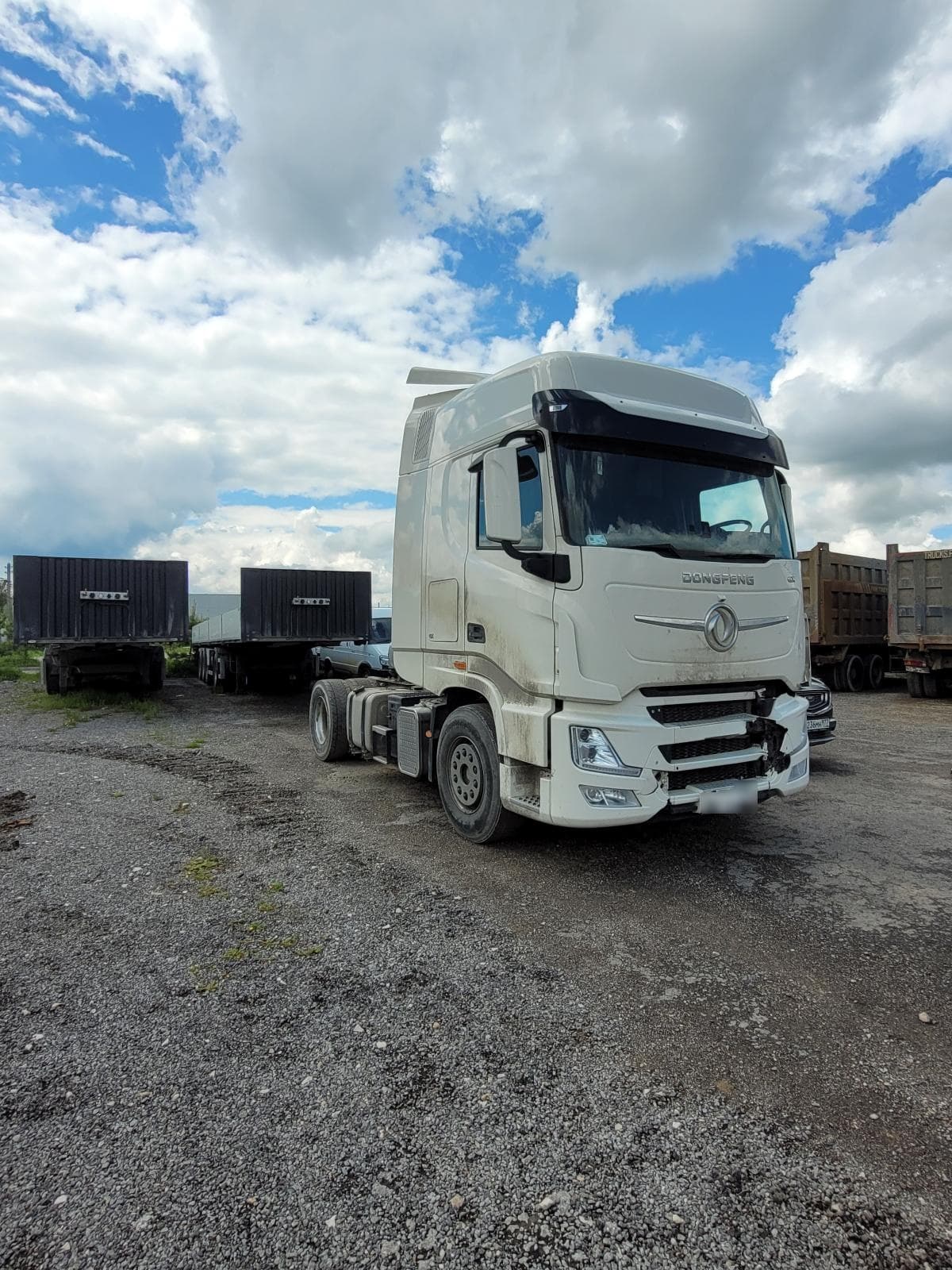 Dongfeng DFH 4x2 Седельный тягач - 2