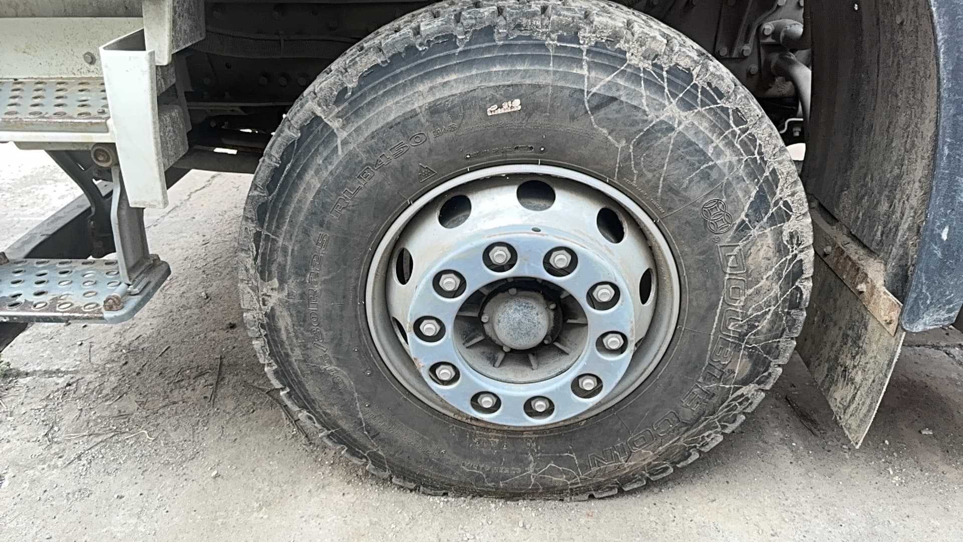 Завод Спецмаш SM04* на шасси FAW CA 3250 6X4 Бортовой с КМУ - 10