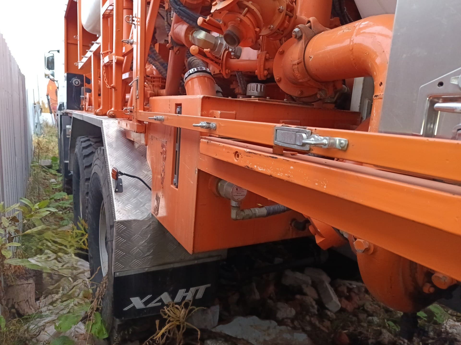 Хант 8051* на шасси ХАНТ 8x8 Агрегат цементировочный - 2