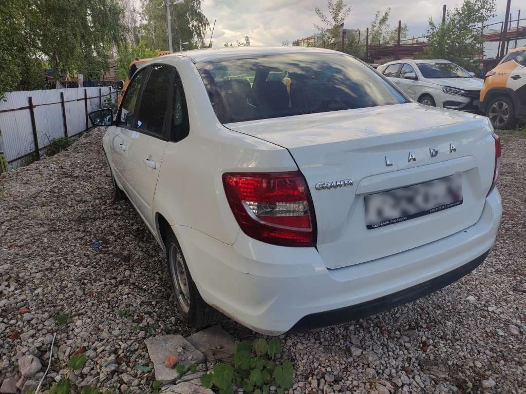 Lada Granta седан - 4