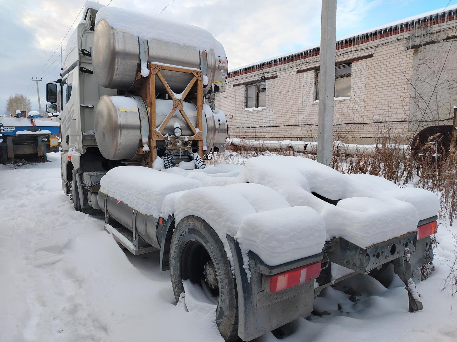 FAW CA* 4x2 Седельный тягач - 4
