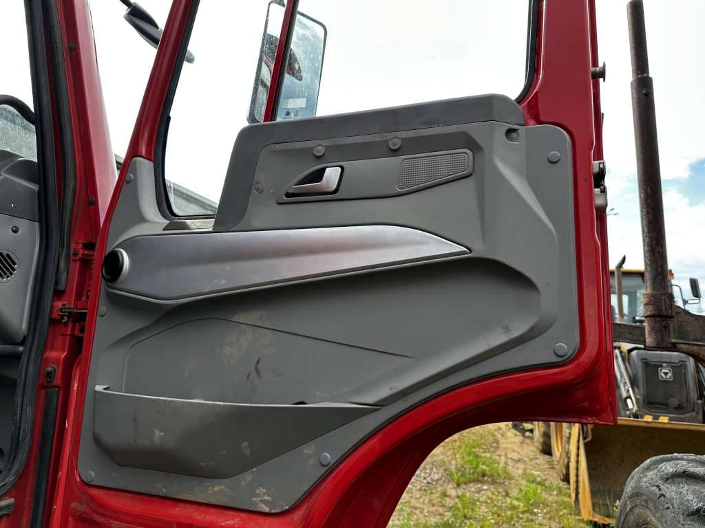 Howo ZZ* 8x4 Самосвал - 6