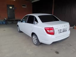 Lada Granta седан - 4