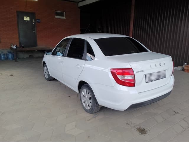 Lada Granta седан - 4